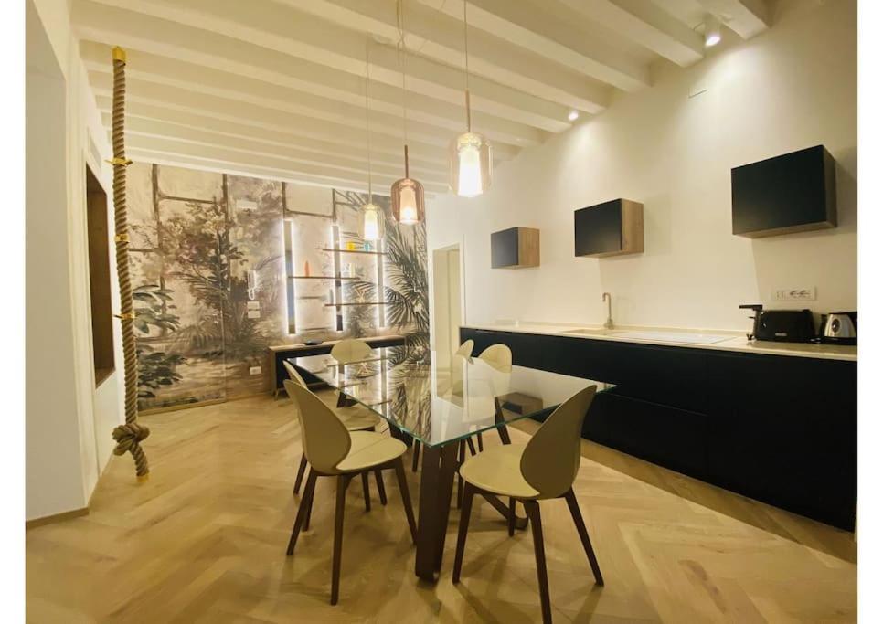 Sweet Time Venice, Luxury San Marco Frezzaria Apt! ภายนอก รูปภาพ