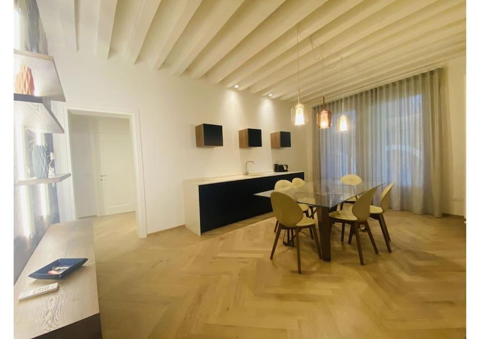 Sweet Time Venice, Luxury San Marco Frezzaria Apt! ภายนอก รูปภาพ