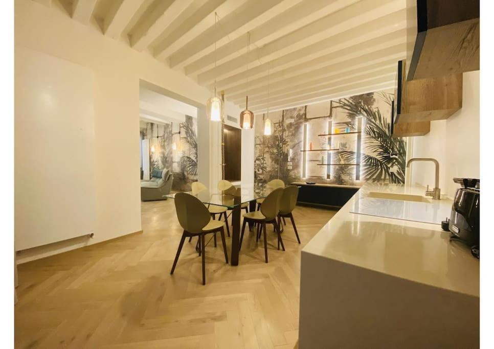 Sweet Time Venice, Luxury San Marco Frezzaria Apt! ภายนอก รูปภาพ