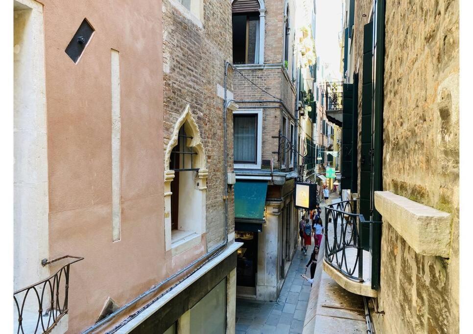 Sweet Time Venice, Luxury San Marco Frezzaria Apt! ภายนอก รูปภาพ
