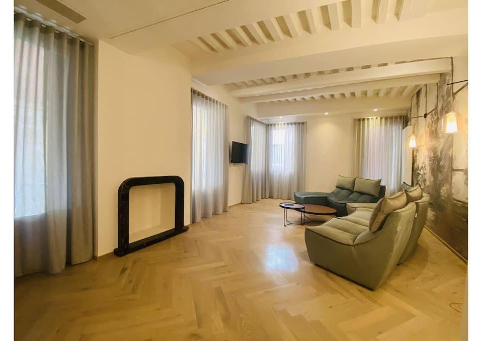 Sweet Time Venice, Luxury San Marco Frezzaria Apt! ภายนอก รูปภาพ