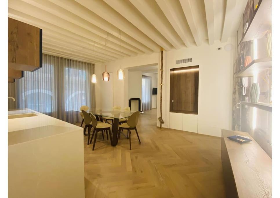 Sweet Time Venice, Luxury San Marco Frezzaria Apt! ภายนอก รูปภาพ