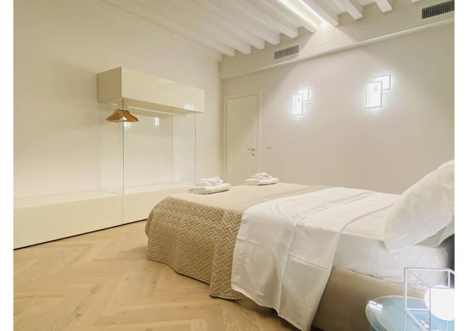 Sweet Time Venice, Luxury San Marco Frezzaria Apt! ภายนอก รูปภาพ